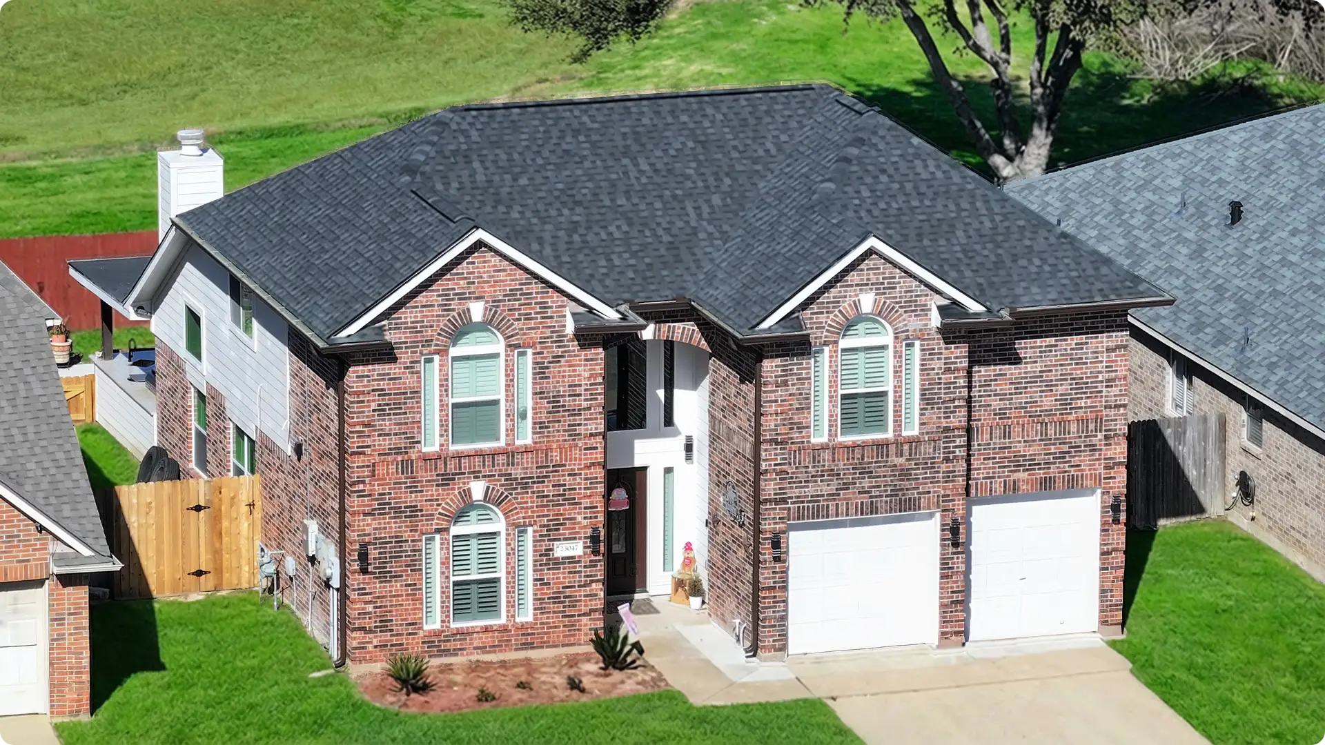 SquadPro-Roofing-Home-Picture-My-Roof-01-Charcoal